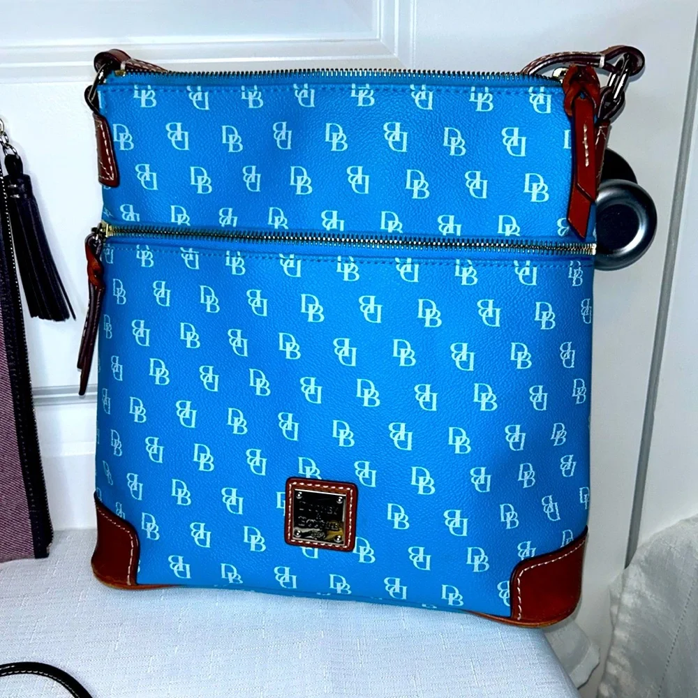 ‼️Low Start‼️Dooney & Bourke Gretta Blue & White Monogram Crossbody Shoulder Bag - Picture 13 of 13